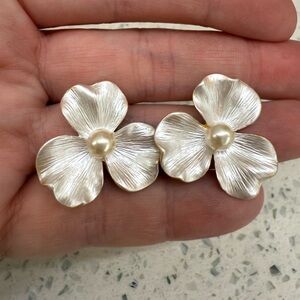 Brand New Delicate Pearl Floral Earrings